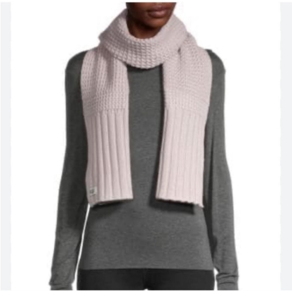 UGG Knit Scarf & free UGGH socks - Picture 2 of 16